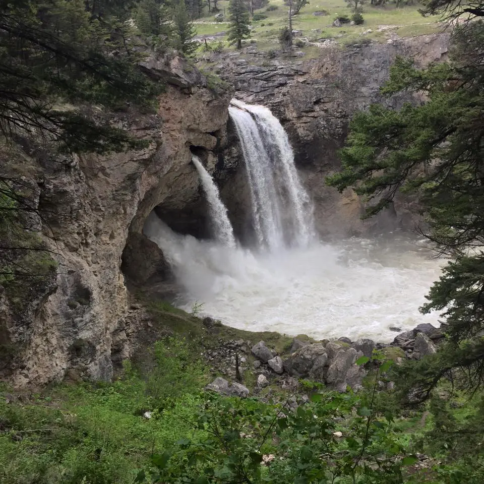 Natural-Bridge-Falls